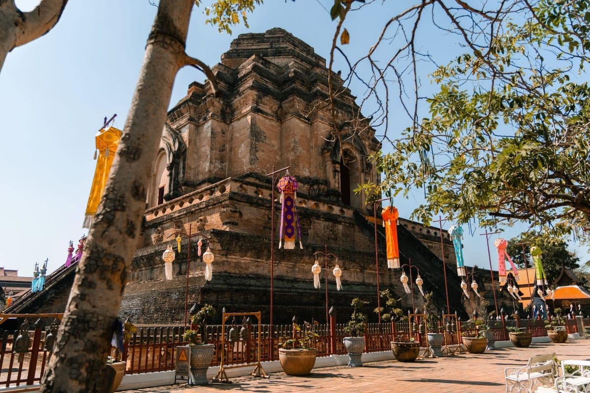 Wat Chedi Luang in Chiang Mai's old city on a clear day