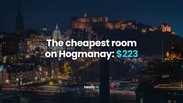 Edinburgh Castle and the Old Town lit up at night